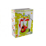 Vozík s vysávačom a s príslušenstvom na čistenie